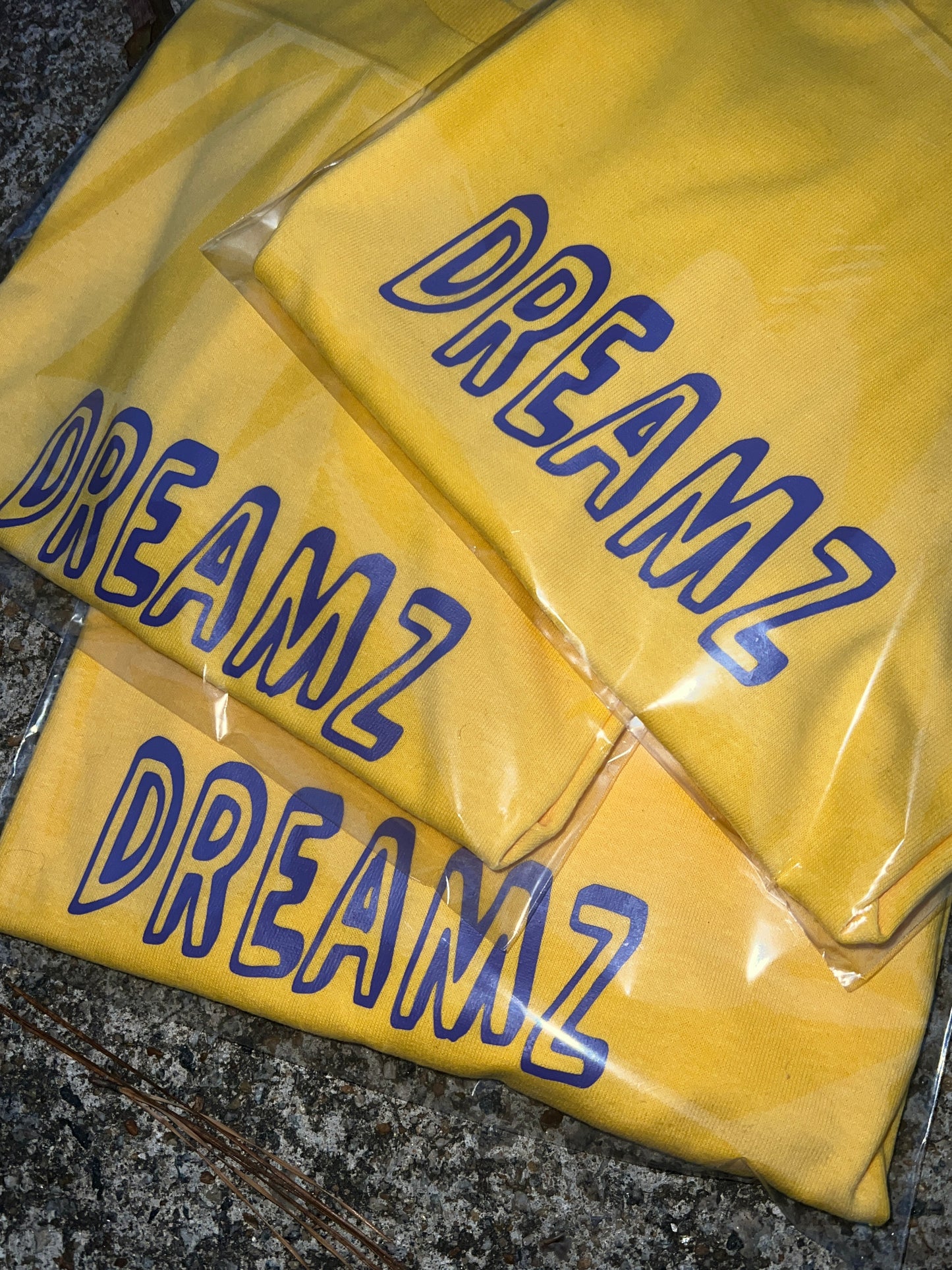 DREAMZ OUTLINE (YELLOW)