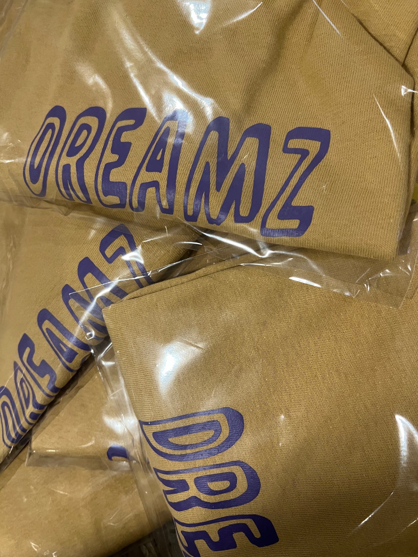 DREAMZ OUTLINE (TAN)